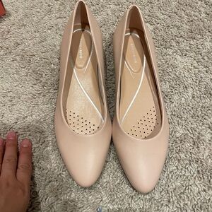 Blush nude Easy Spirit Caldise cushion insert pump heel.